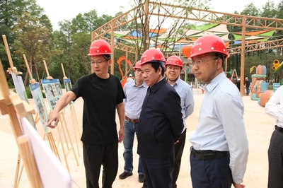 张世华调研武汉玛雅海滩水公园三期建设情况